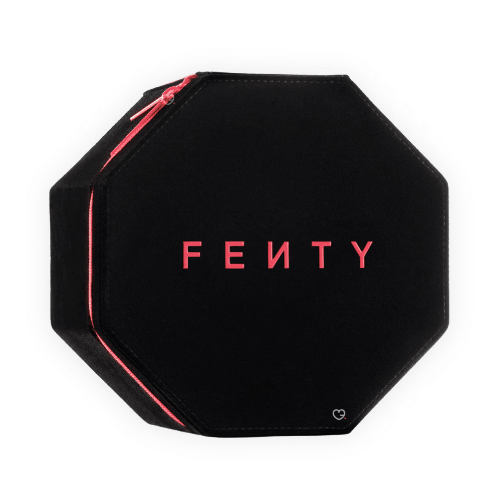 Calendrier de l’Avent Fenty Beauty 2025 contenant 12 produits beauté : maquillage et soins Fenty Skin, coffret makeup noir élégant pour femme